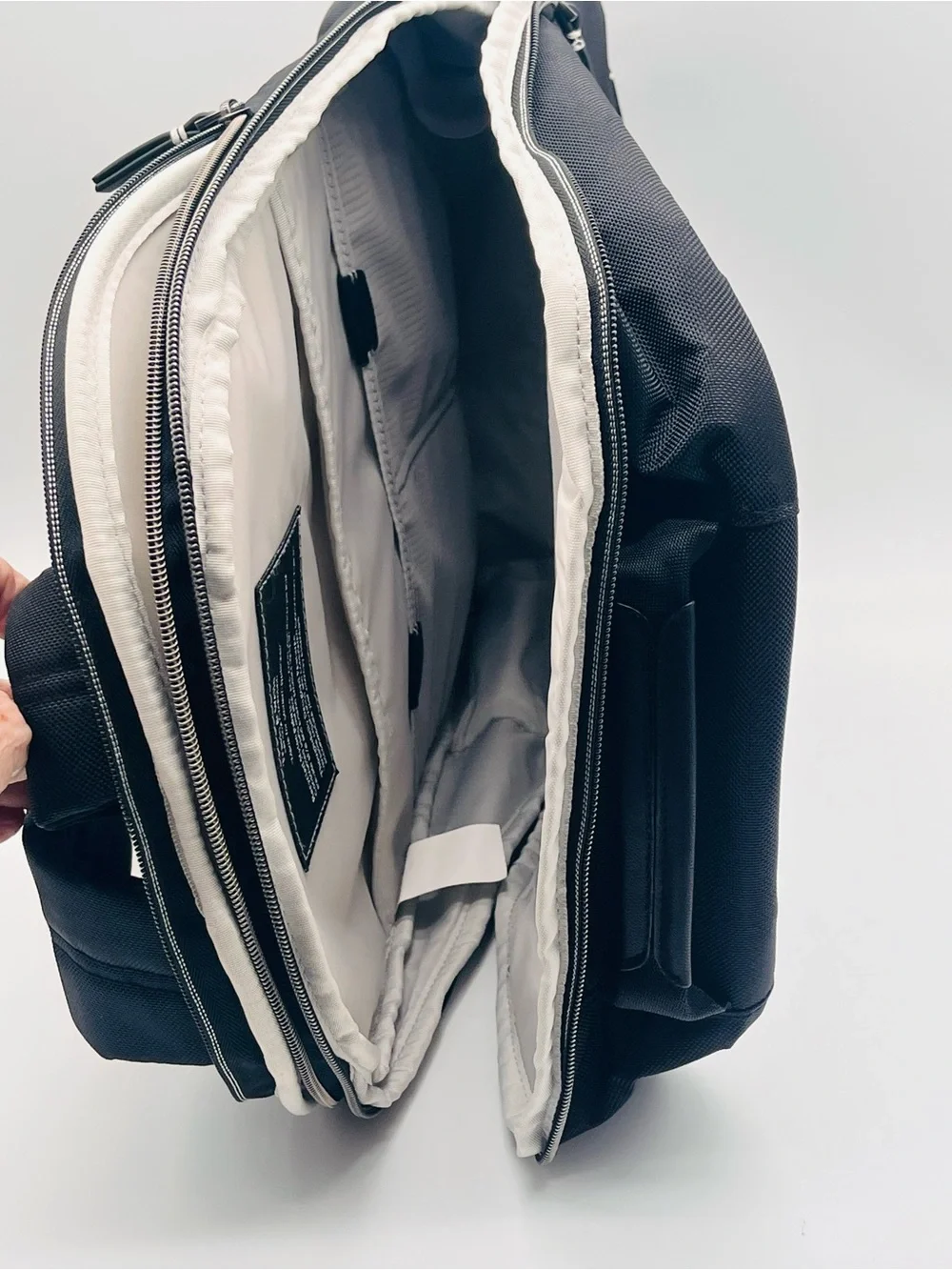 Travis & Wills Lennox Laptop 15" Black Travel Backpack Vegan Trolley Strap - Picture 10 of 11